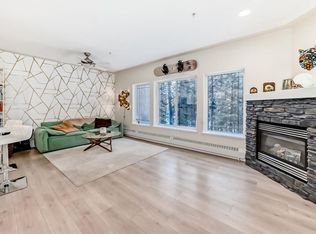 30 S Discovery Ridge Close SW #114, Calgary, AB T3H5X5