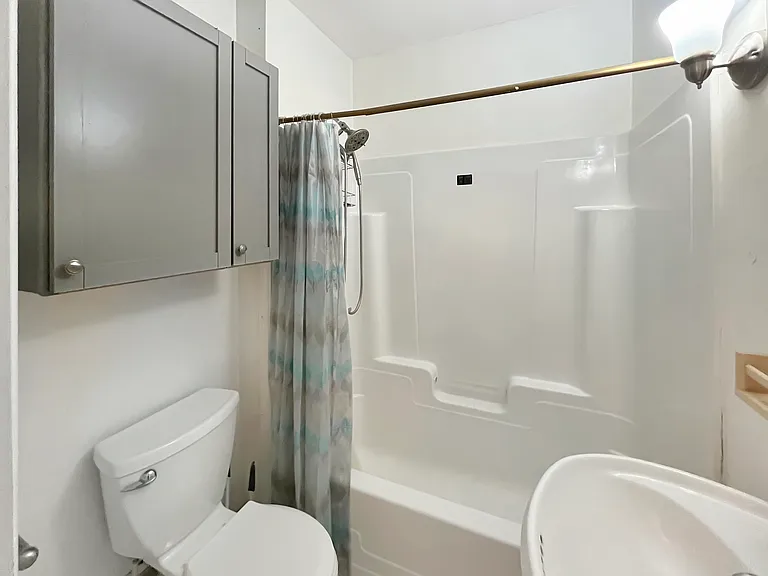 23368 Couzens Ave — Photo 5