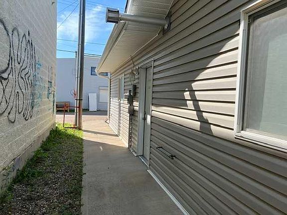 3rd image of 5008A E 49th St