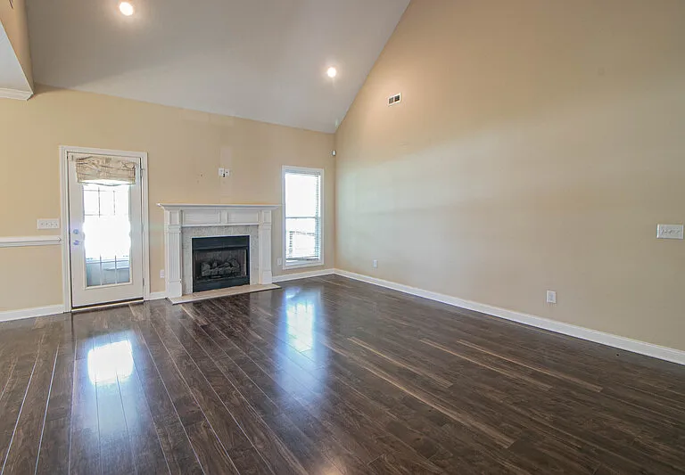 809 Carousel Ct — Photo 3