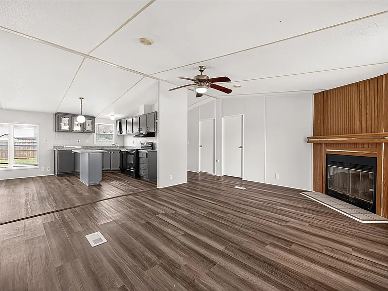 20306 Mountaindale Dr — Photo 4