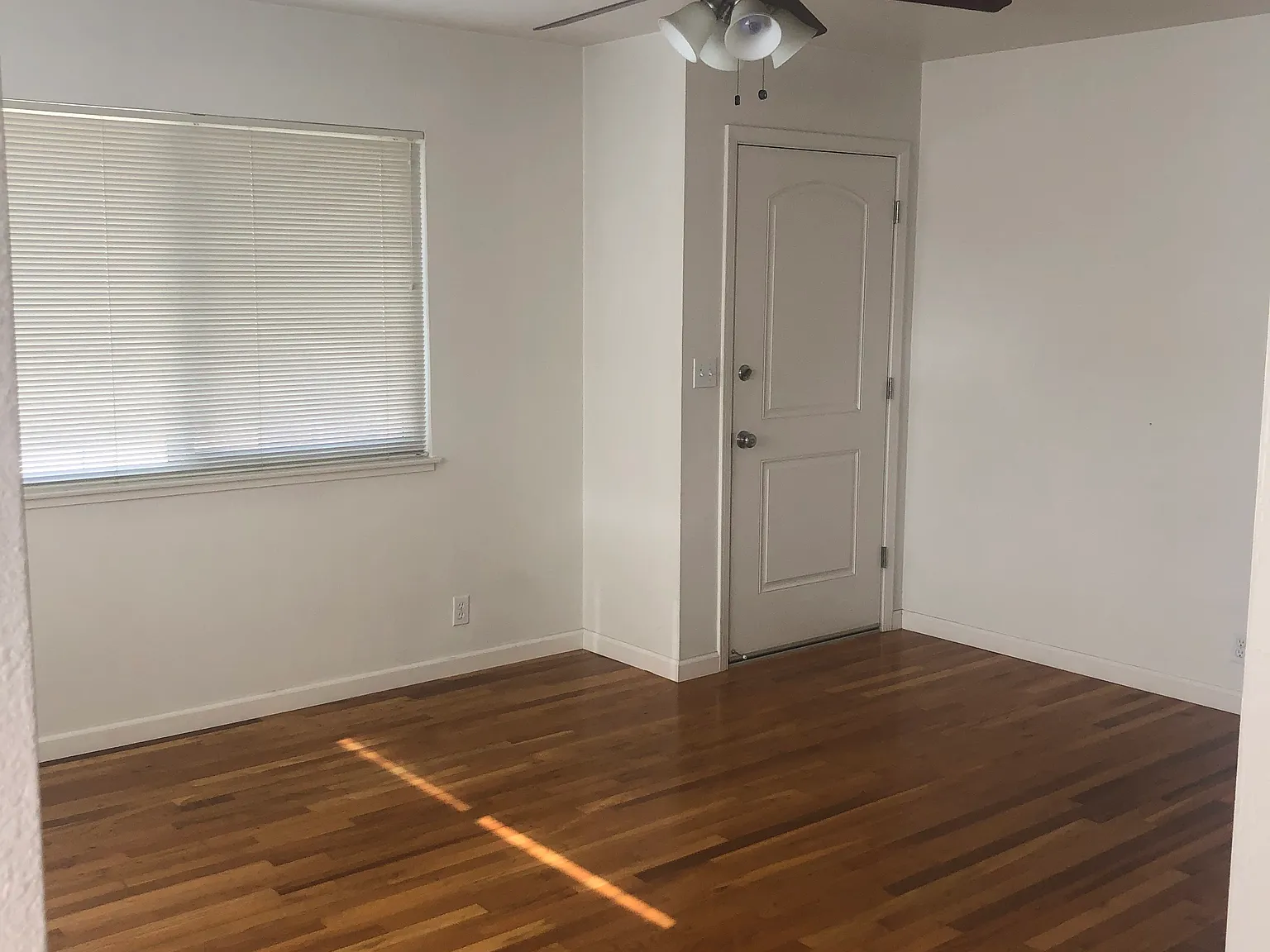 2 bed, 800 sqft, $2,600 — Photo 4