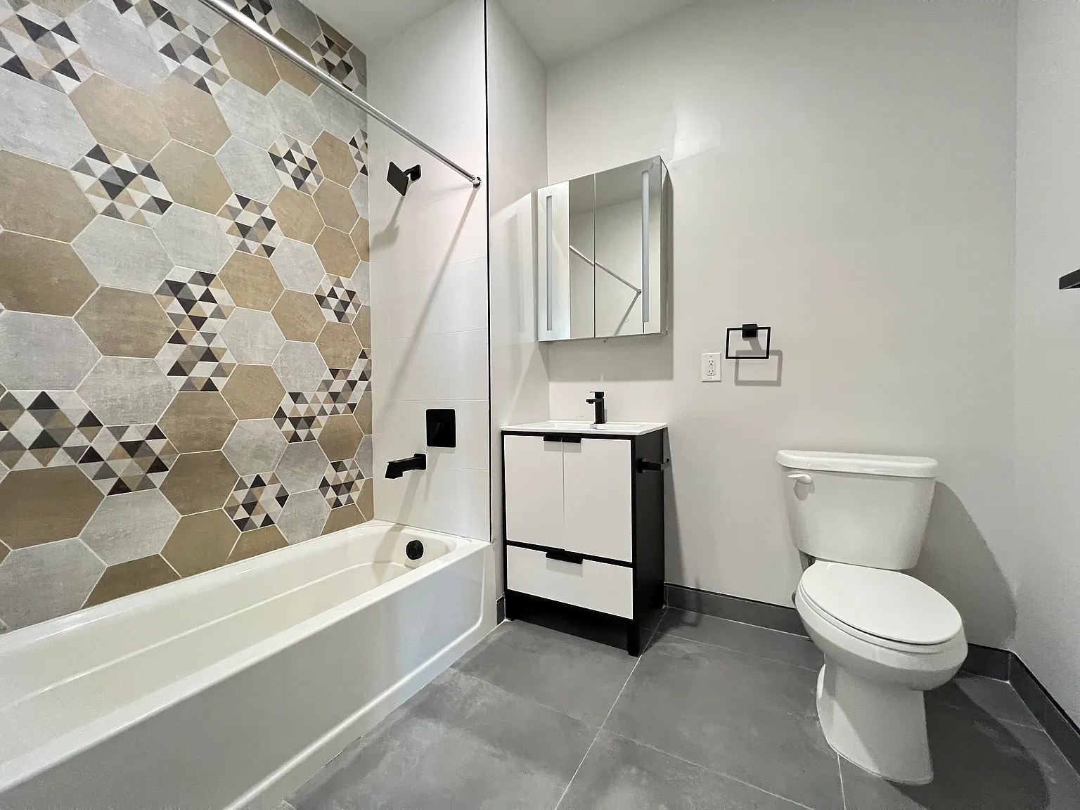 2 bed, 800 sqft, $2,600 — Photo 4