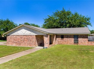 1604 Woodside Ln, Cleburne, TX 76033