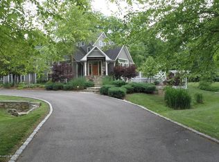 11610 Hazelwood Rd, Anchorage, KY 40223