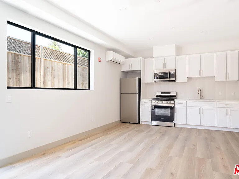 2223 Clifford St #104 — Photo 4