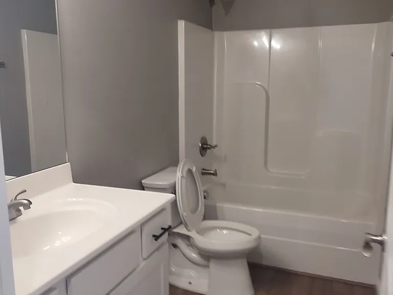 222 Longwood Ln — Photo 6