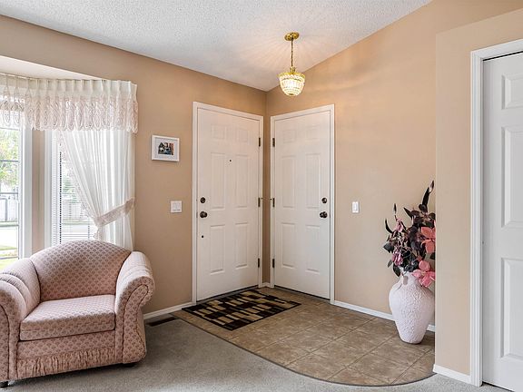 3rd image of 2 Dunvegan Ct
