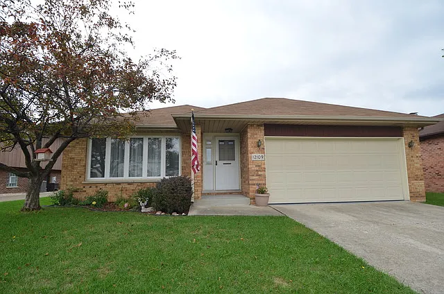 12109 S Harding Pl photo 1