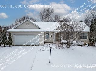 8080 Tillicum Grv NE, Rockford, MI 49341
