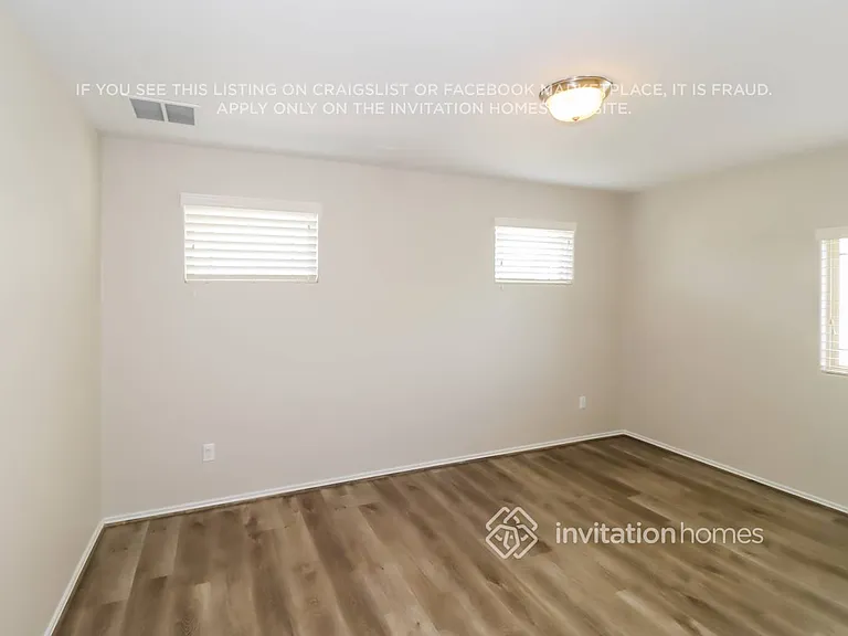 110 Camden Cv — Photo 9