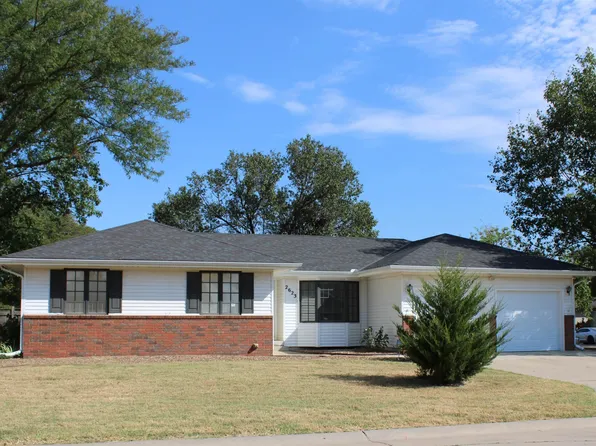 2623 Deborah Dr, Salina, KS 67401