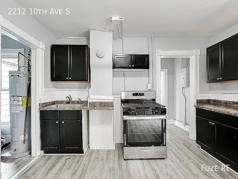 Updated 3-Bed 1-Bath Unit in Minneapolis - Available Now! — Photo 3