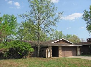 207 N Lark Ln, Carbondale, IL 62901