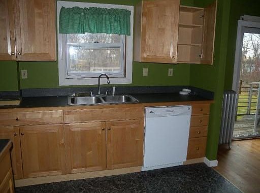 2nd image of 8 Woods Ave