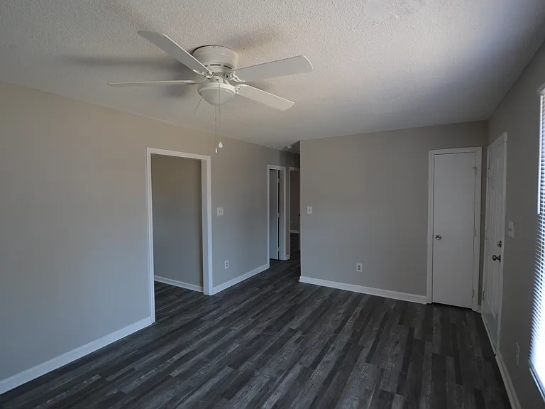 831 N Franklin St — Photo 2