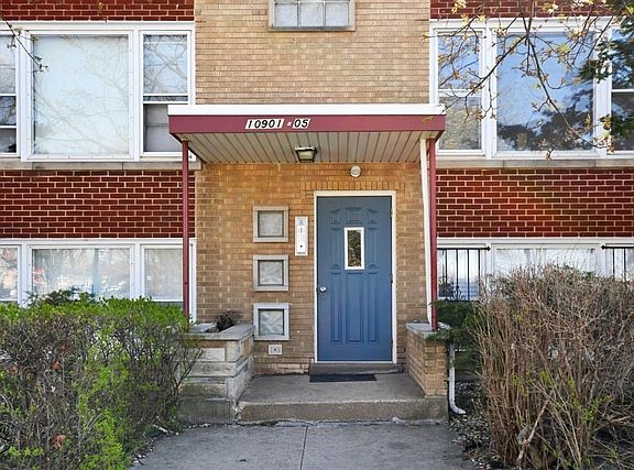 2nd image of 10905 S King Dr #101