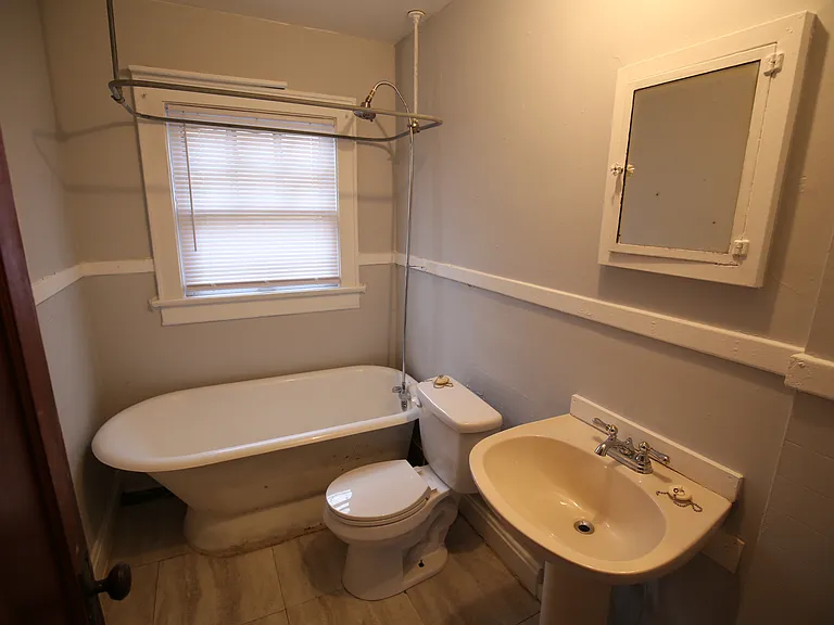 2540 Neil Ave — Photo 4