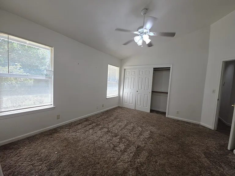 819 Black Walnut Way — Photo 14