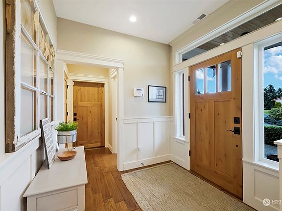 5th image of 7502 77th Drive SE