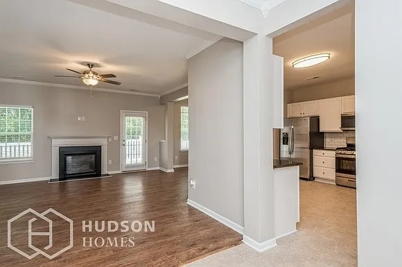 156 Valerie Dr — Photo 3
