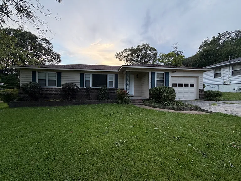 1653 Arrowhead Dr — Photo 1