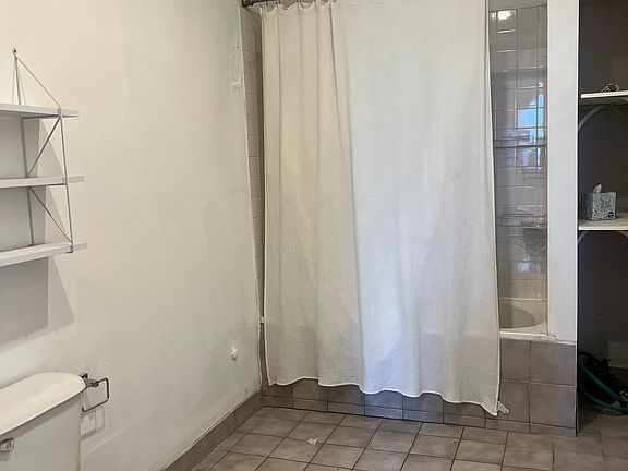 5th image of 1152 N Milwaukee Ave APT 2R
