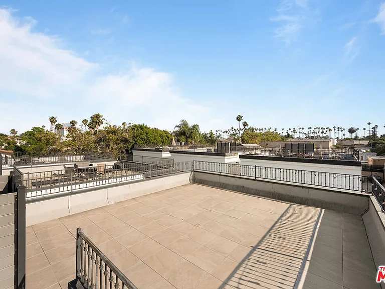 1249 S Plymouth Blvd — Photo 5