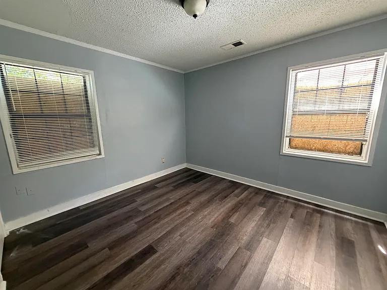 1300 Robin Hood Ln — Photo 8