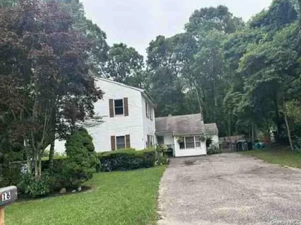16 Astor Drive, Shirley, NY 11967