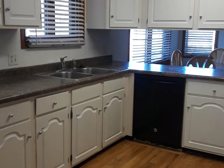 3713 Lynda Ln — Photo 2