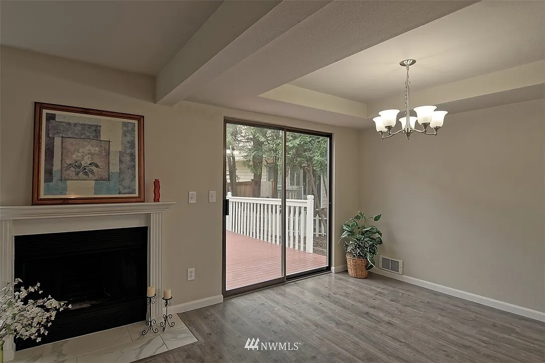 3 bed, 2.5 bath, 1306 sqft, $2,950 — Photo 4