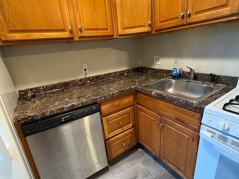 22 Warren St #7 — Photo 4