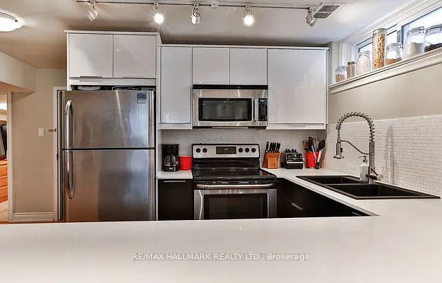 25 Love Cres #LOWER — Photo 10