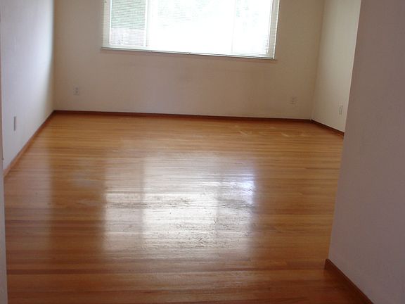 Spacious Living Room w/Hardwood Flooring