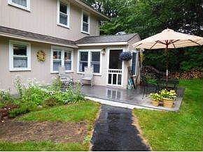 Deck and outdoor dining.