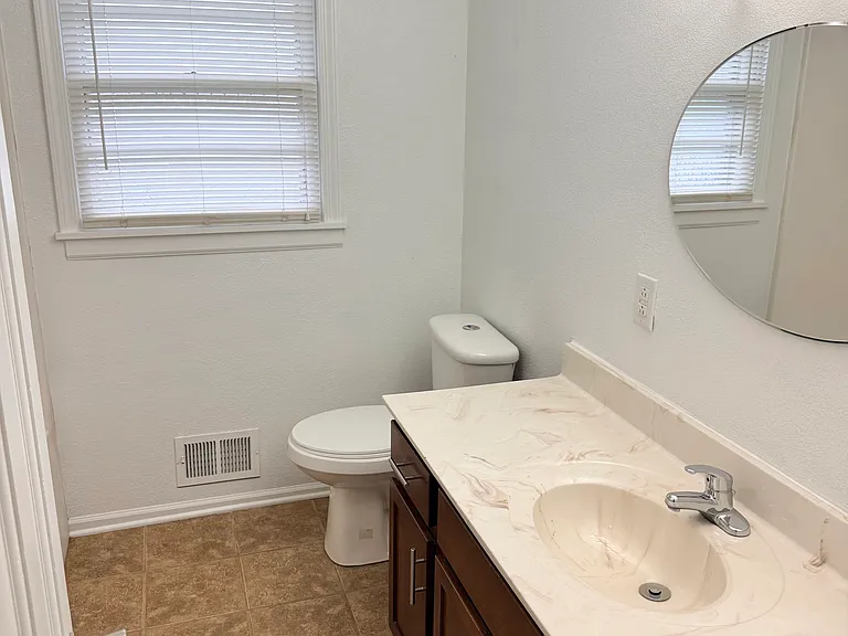 903 SW Lea Dr — Photo 10
