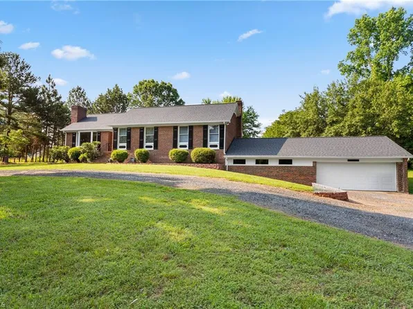 7801 Kinross Dr, Oak Ridge, NC 27310