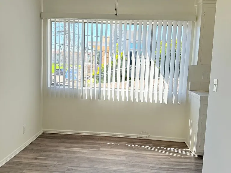 2523 Rockefeller Ln — Photo 16