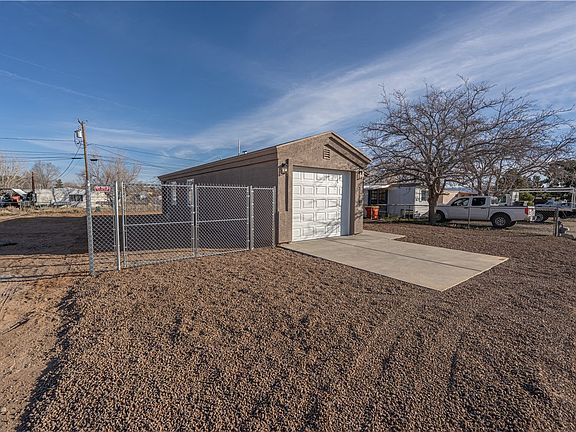 3rd image of 3179 E Leroy Avenue
