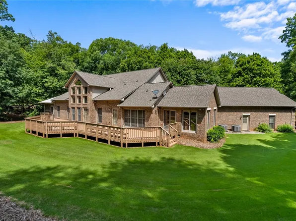 208 Oak Hollow Ct, Seneca, SC 29672