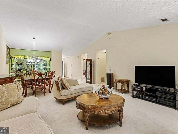 5th image of 7107 Forest Ln