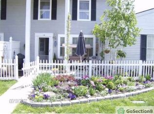 2B Williamsburg Ct, Ridge, NY 11961