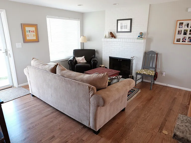 1374 S Niagara St — Photo 4