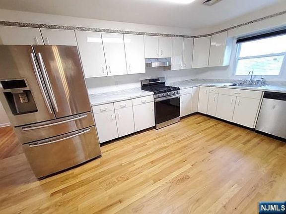 3rd image of 1268 Anderson Ave Floor 2