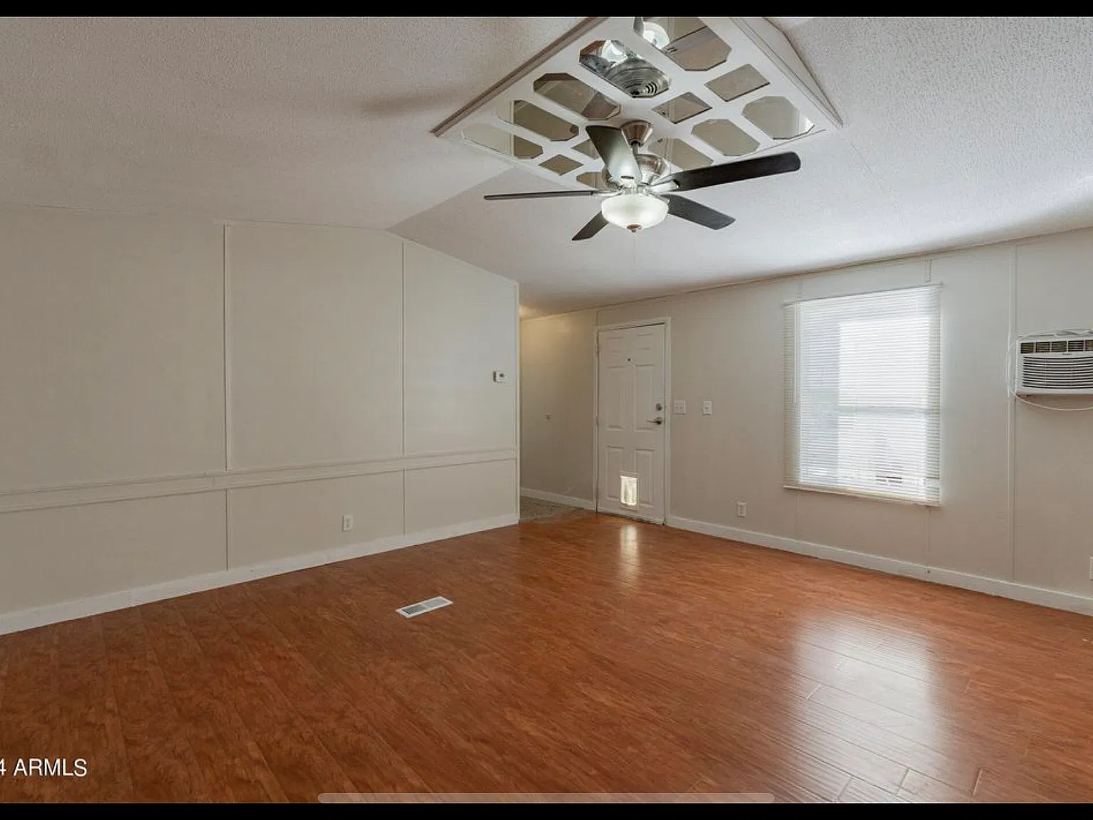 2 bed, 1057 sqft, $1,600 — Photo 4