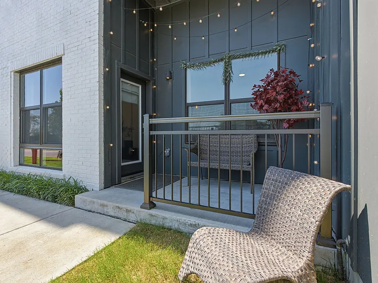 1677 54th Ave N #101 — Photo 3
