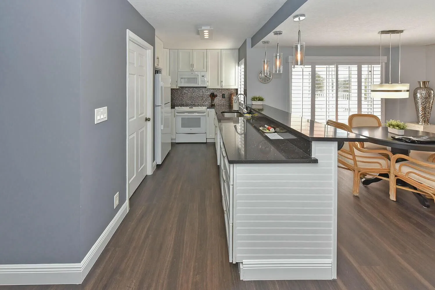 2 bed, 2.5 bath, 1347 sqft, $7,500 — Photo 4