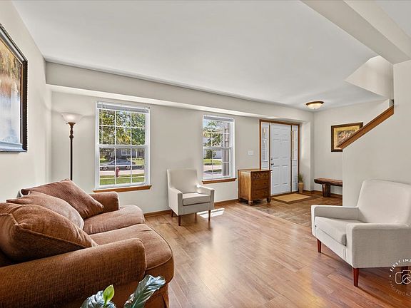 4th image of 2982 Foxmoor Dr