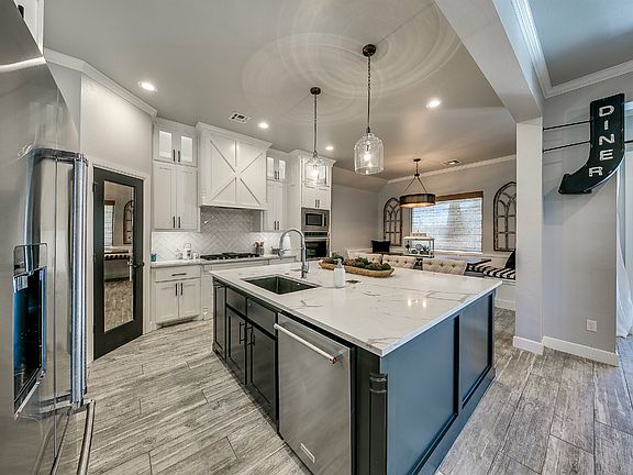 2nd image of 1913 Carmona Lakes Cir